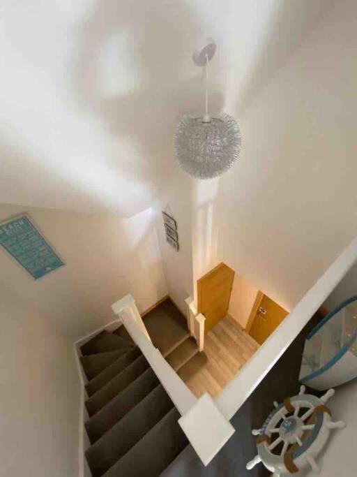 Large, Newly Renovated, Three Bedroom Town Centre Split Level Apartment With Free Parking, Sleeps Seven - Walking Distance To Beach Bournemouth Eksteriør bilde