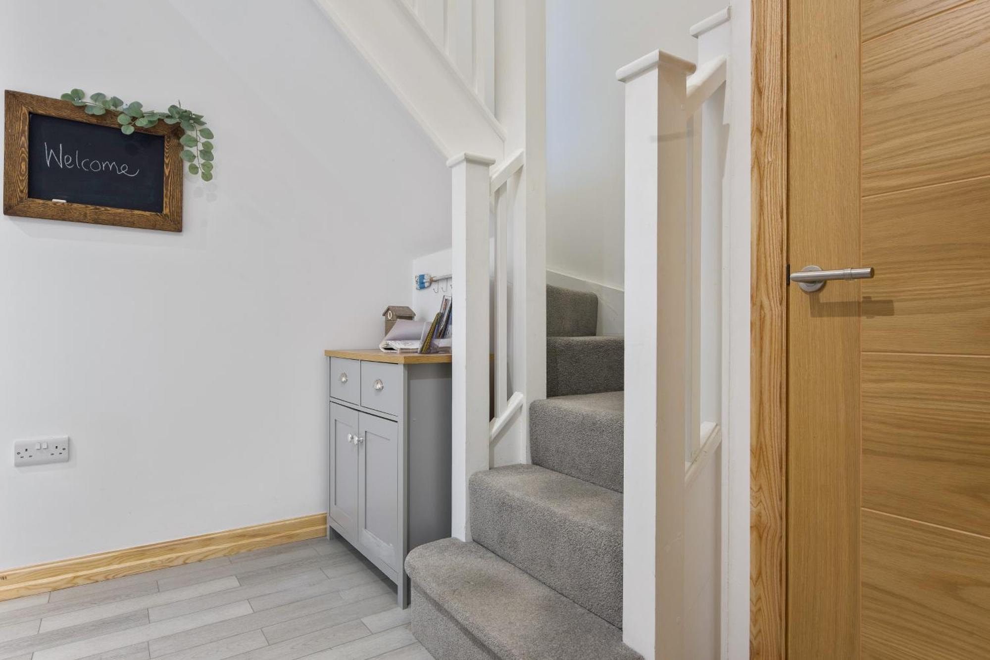 Large, Newly Renovated, Three Bedroom Town Centre Split Level Apartment With Free Parking, Sleeps Seven - Walking Distance To Beach Bournemouth Eksteriør bilde