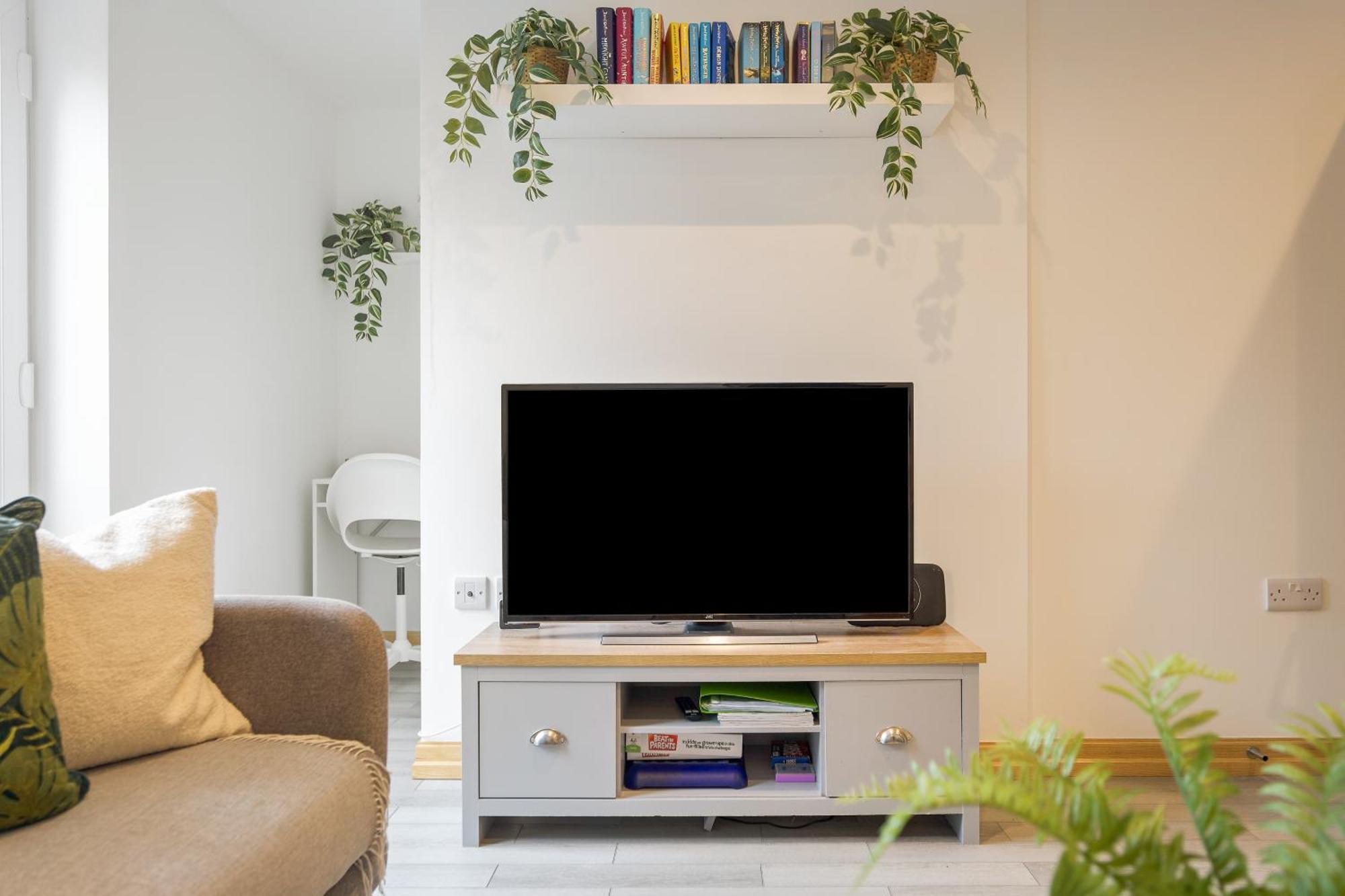 Large, Newly Renovated, Three Bedroom Town Centre Split Level Apartment With Free Parking, Sleeps Seven - Walking Distance To Beach Bournemouth Eksteriør bilde