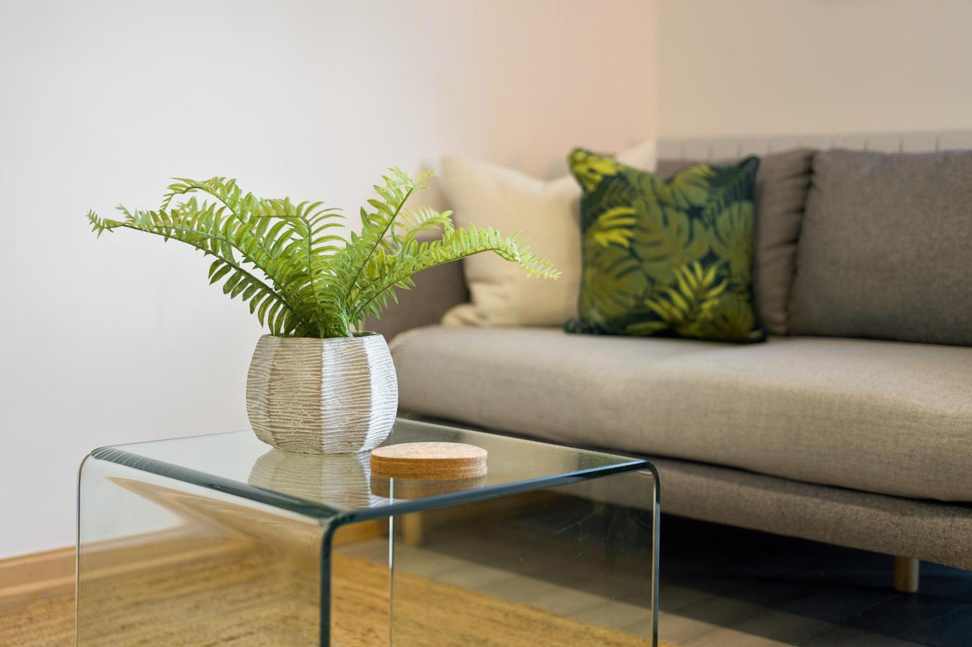 Large, Newly Renovated, Three Bedroom Town Centre Split Level Apartment With Free Parking, Sleeps Seven - Walking Distance To Beach Bournemouth Eksteriør bilde